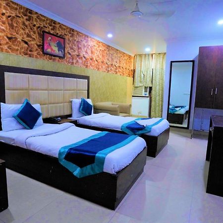 Hotel The Rts Plaza New Delhi Exterior foto