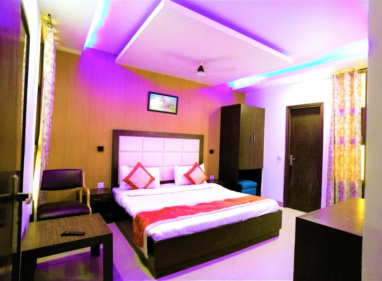 Hotel The Rts Plaza New Delhi Exterior foto