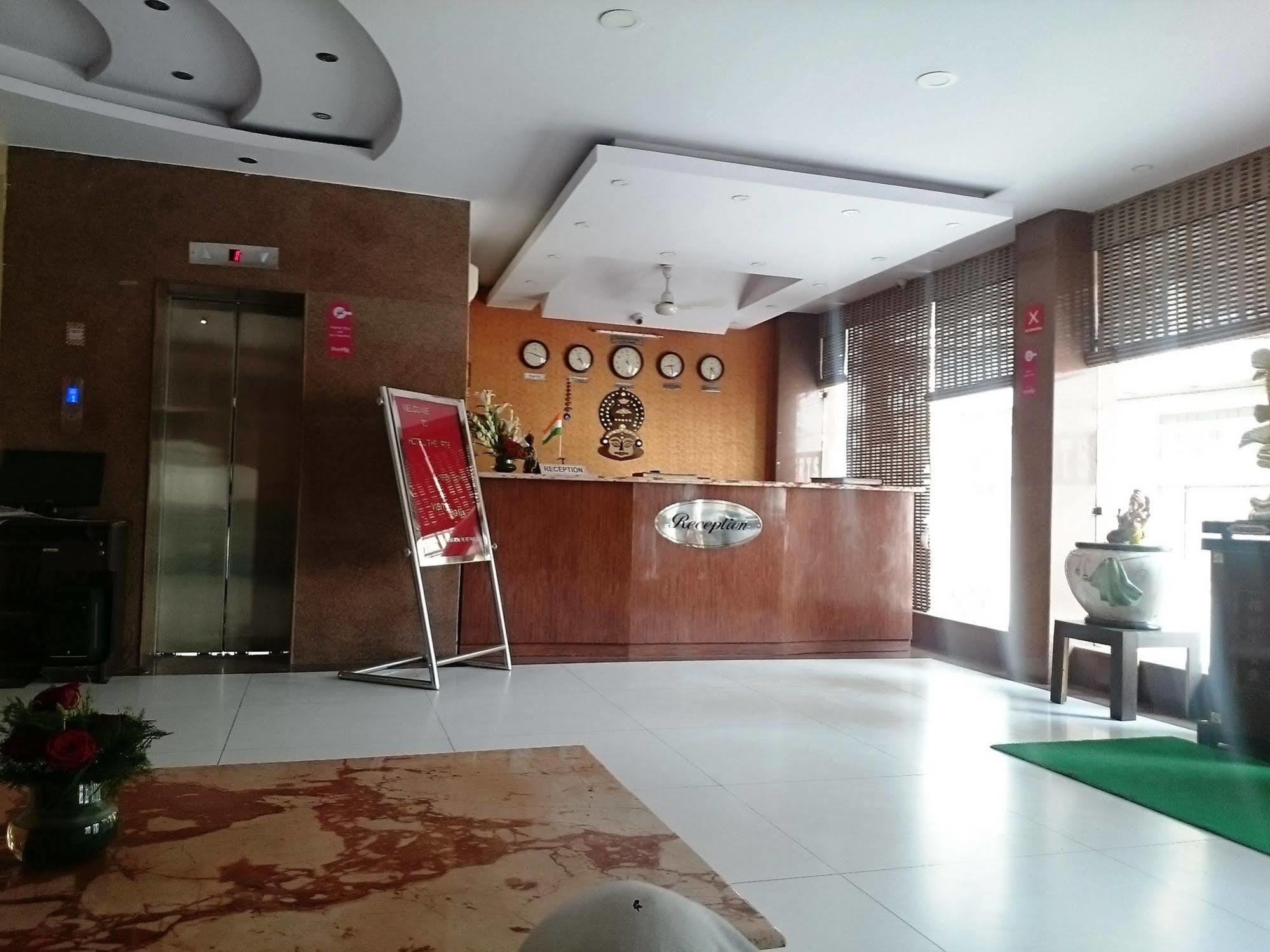 Hotel The Rts Plaza New Delhi Exterior foto